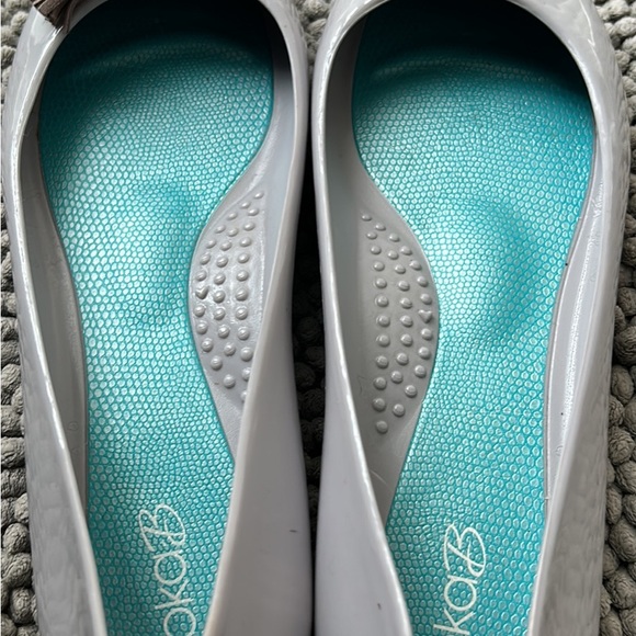 Oka B Flats🍩 - Picture 2 of 7